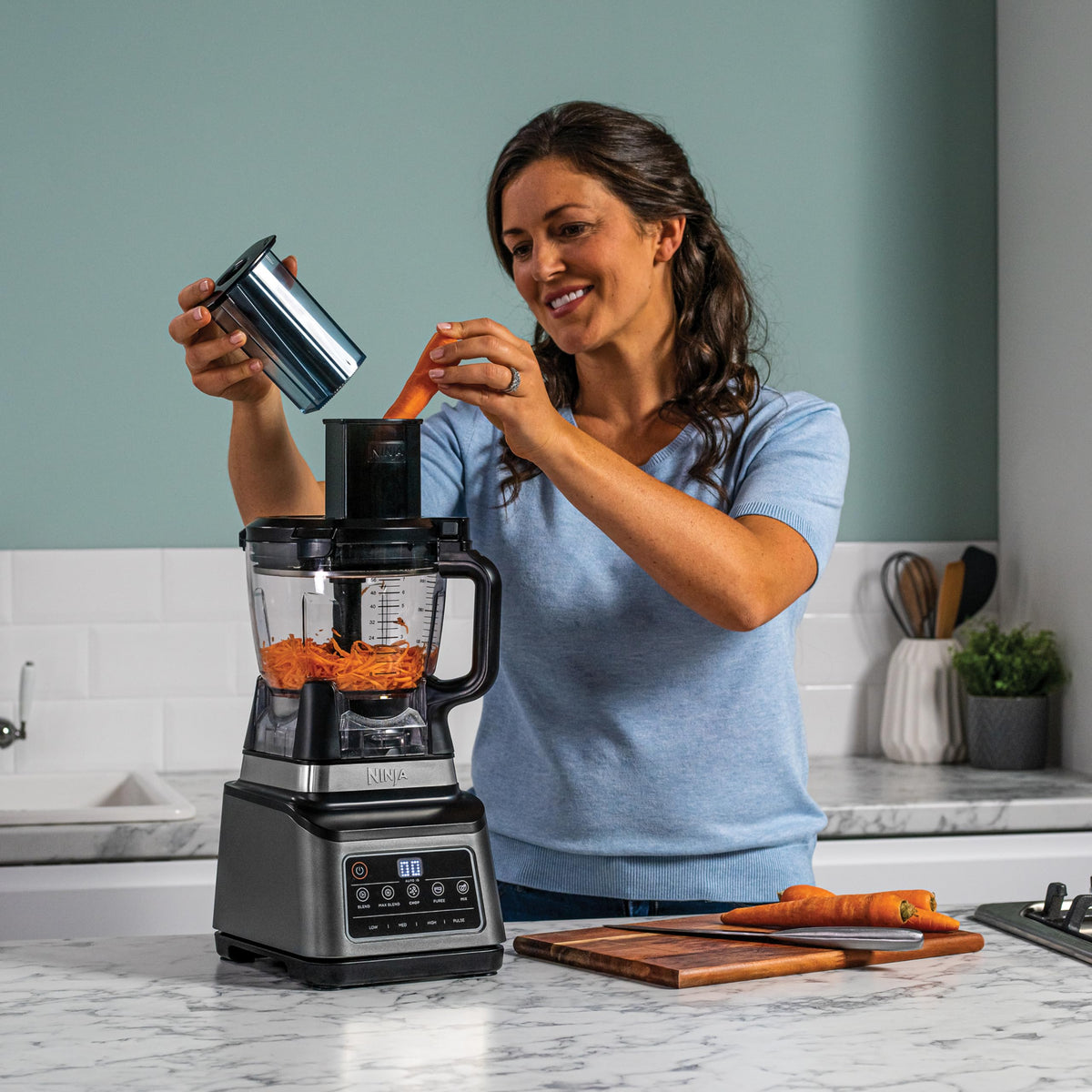 Ninja 3-in-1 Food Processor & Blender with 5 Automatic Programs: Blend, Max Blend, Chop, Mix, Puree, 1.8L Bowl, 2.1L Jug, 700ml Cup, 1200W, Dishwasher Safe Parts, Auto-iQ, Black BN800UK — image 4