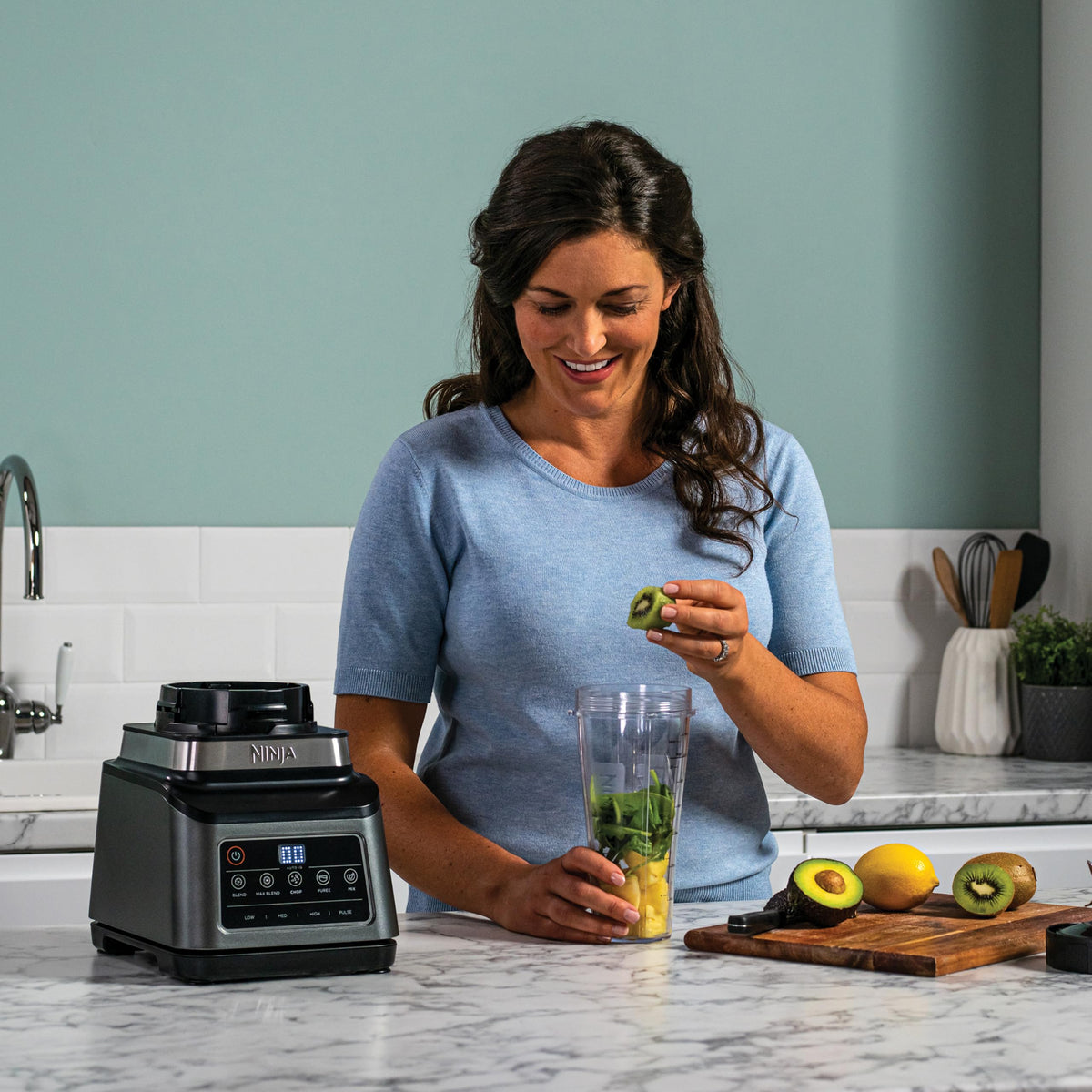 Ninja 3-in-1 Food Processor & Blender with 5 Automatic Programs: Blend, Max Blend, Chop, Mix, Puree, 1.8L Bowl, 2.1L Jug, 700ml Cup, 1200W, Dishwasher Safe Parts, Auto-iQ, Black BN800UK — image 7